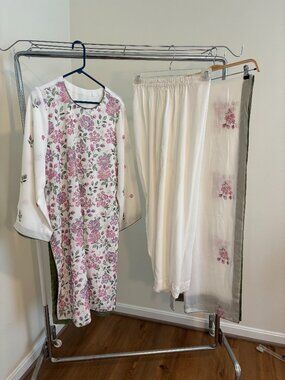 White Bareeze inspired embroidered Pakistani Grip fabric kameez/trousers 3pc